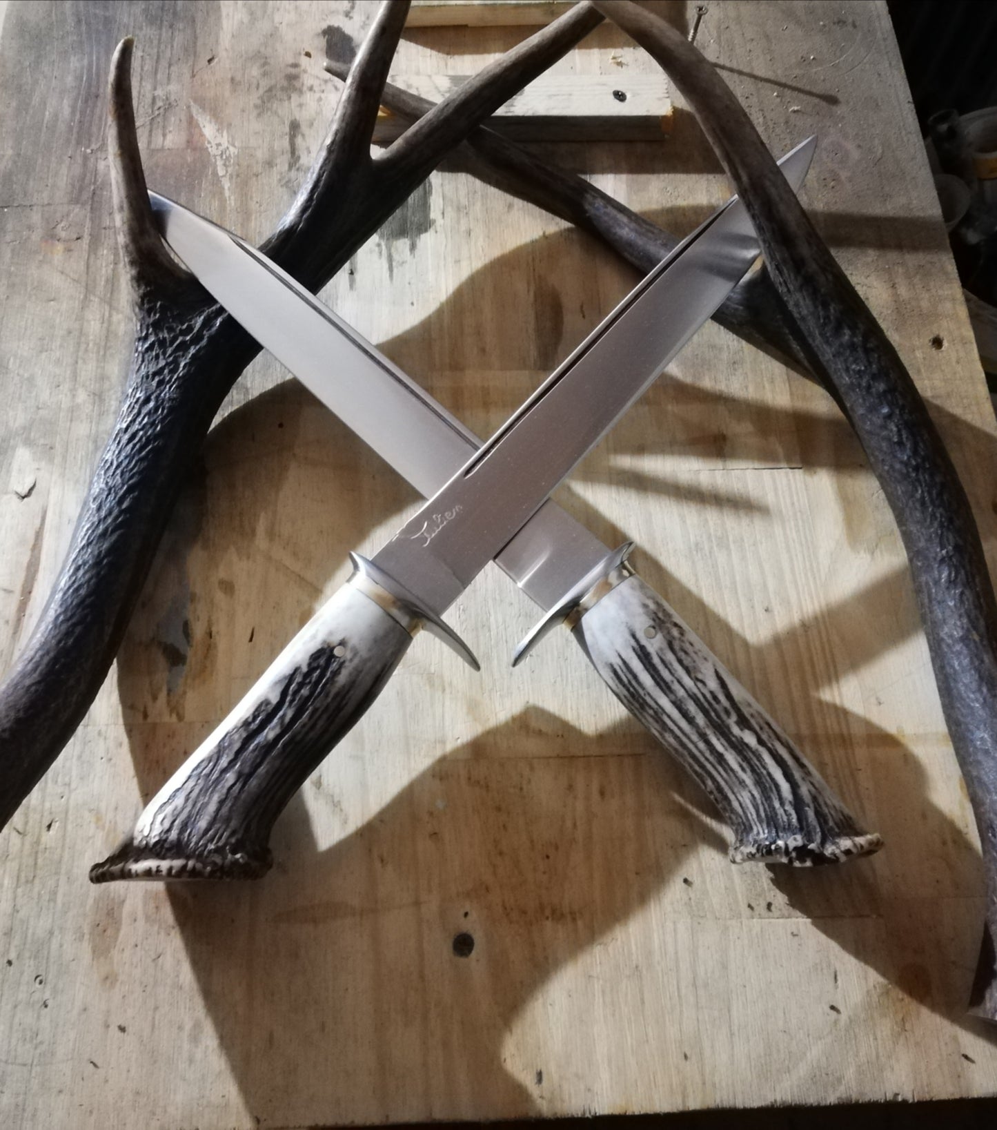 Dagues 440c et bois de cerfs