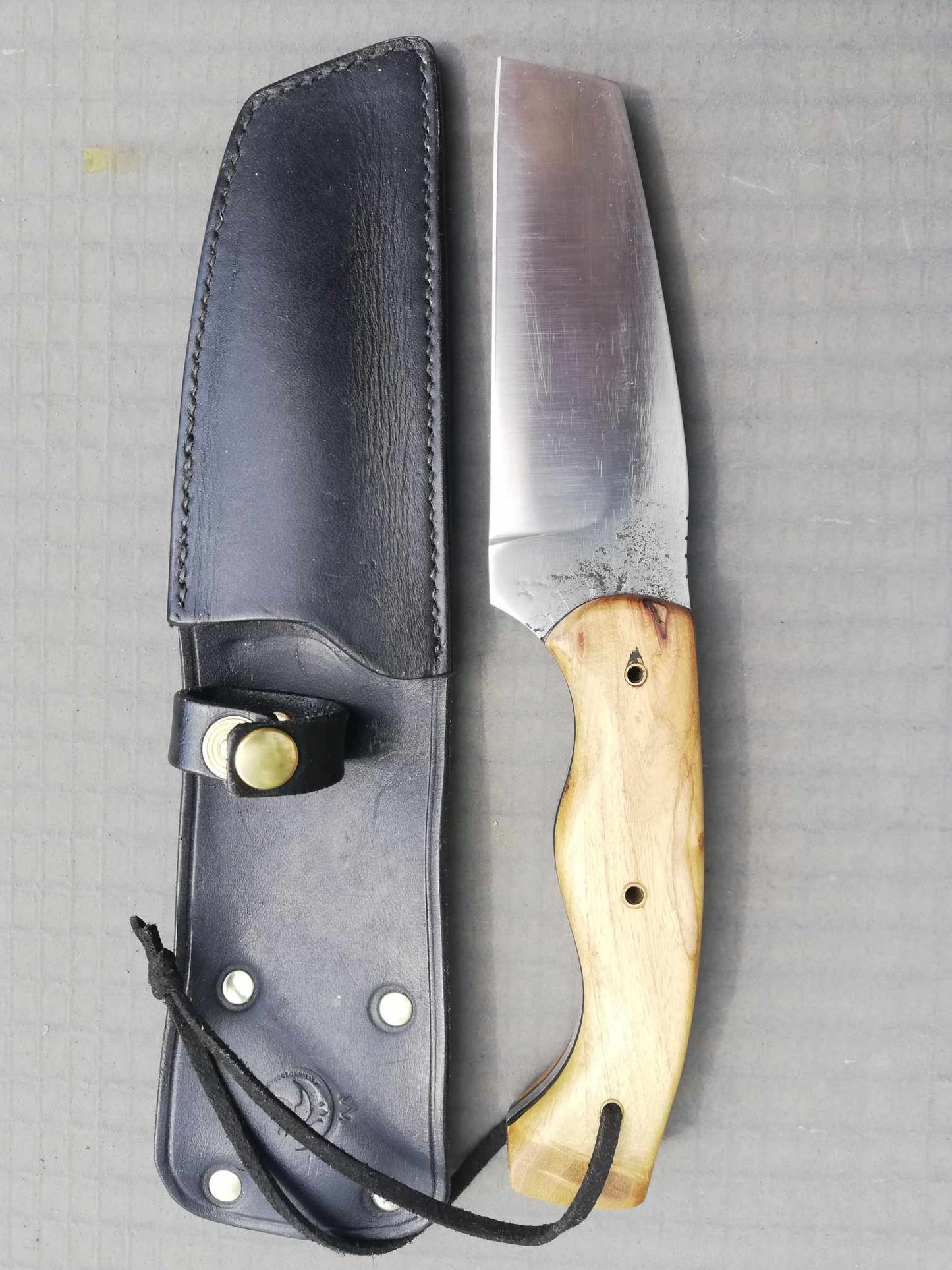 Couteau de camp