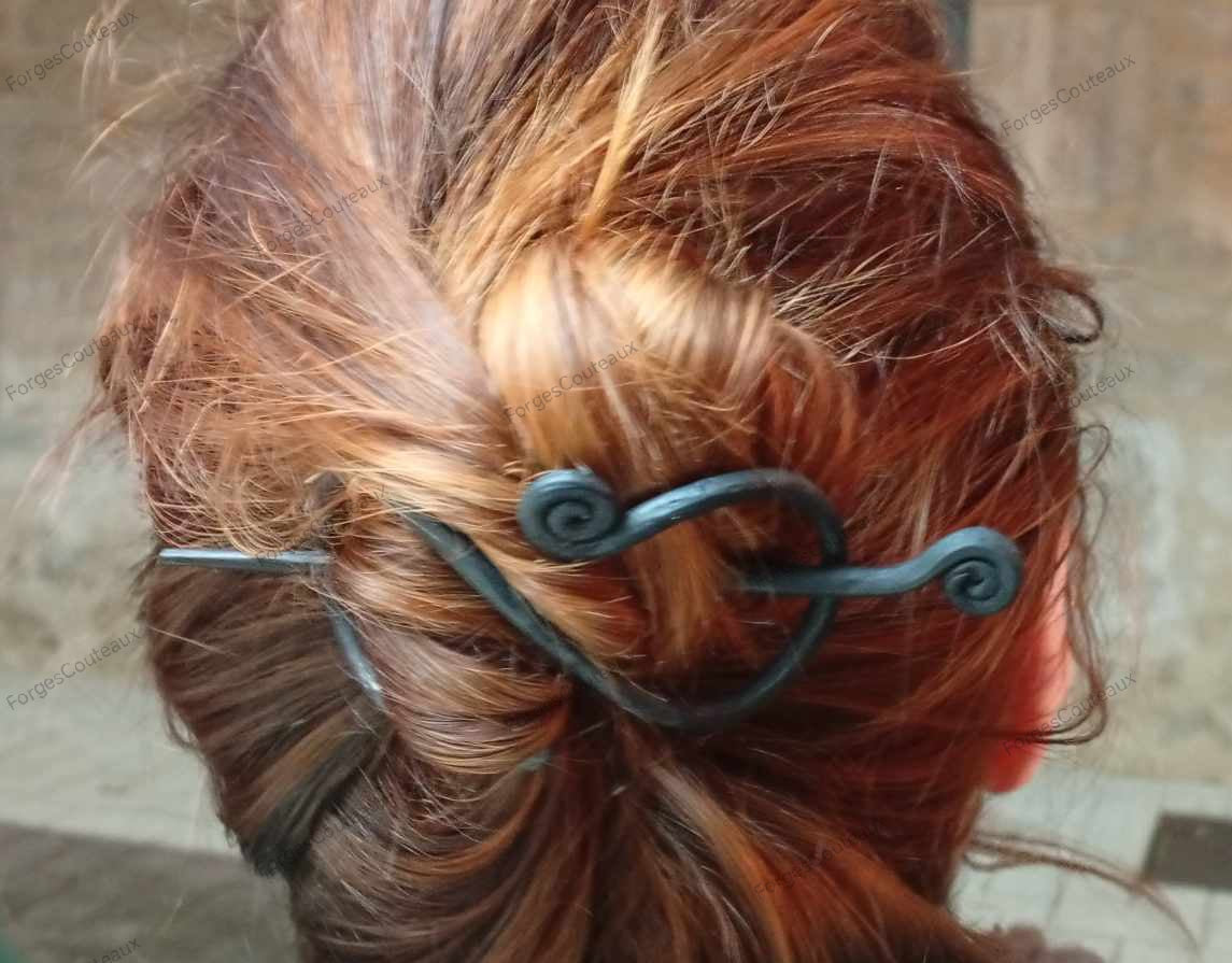 Broche à cheveux médiévale forgé