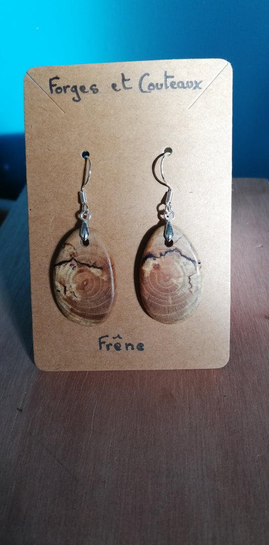 Pourquoi les bijoux en bois sont parfaits pour les tenues printanières ?