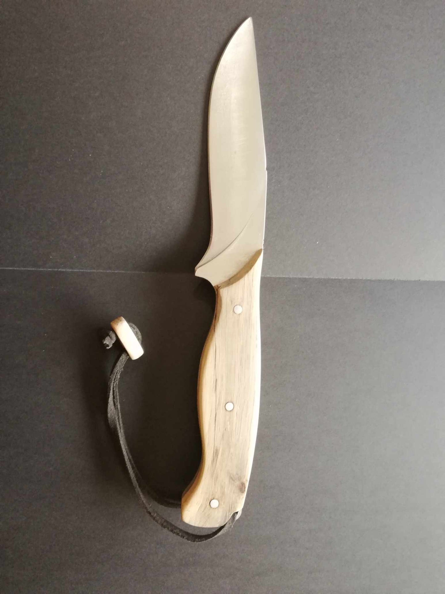 Couteau de loisirs ou de plein air 100 % conçu dans notre atelier artisanal d'Availles-Limouzine