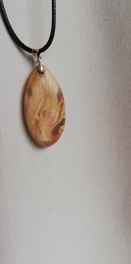 Pendentif artisanal en sureau