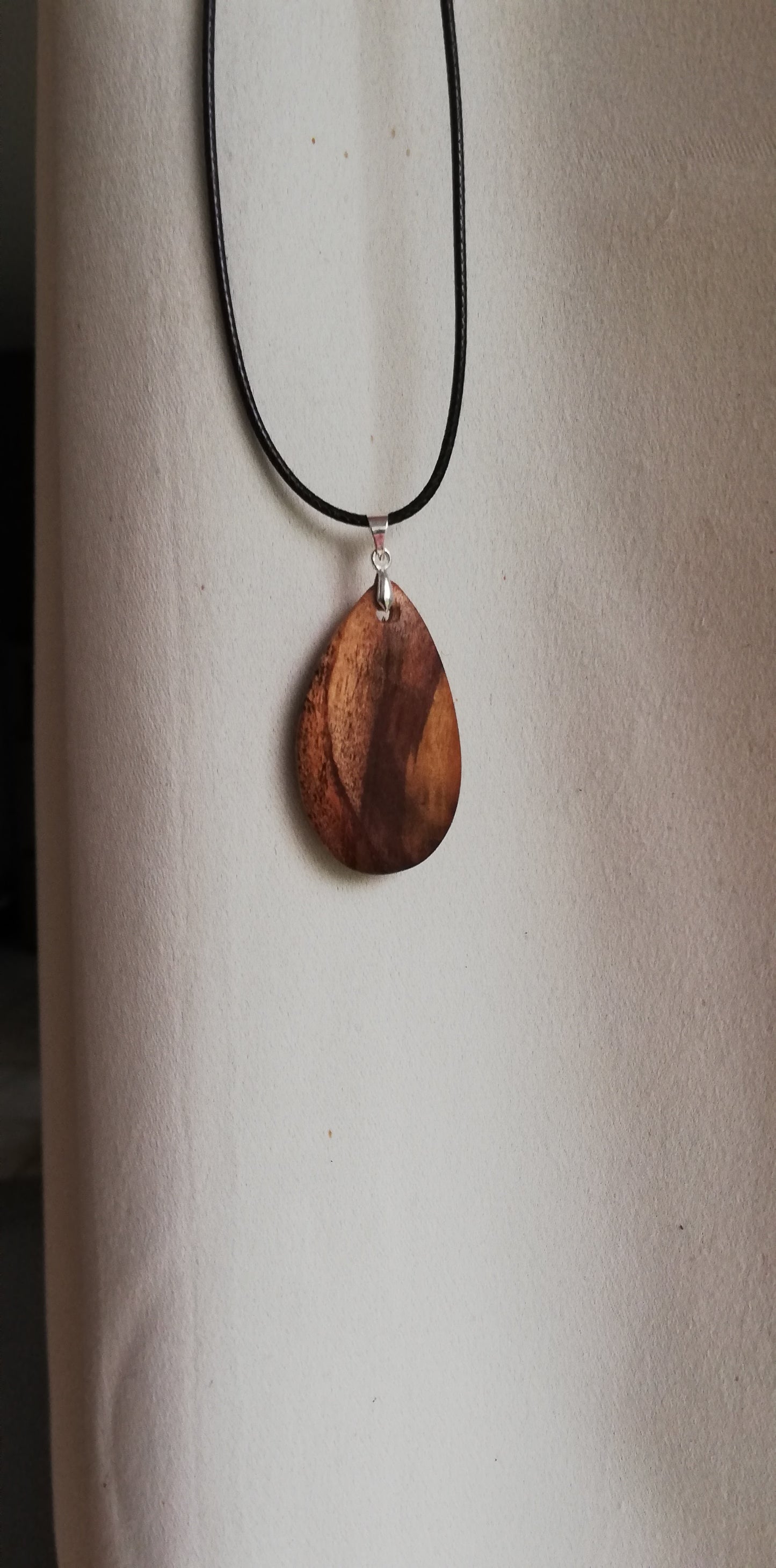 Pendentif artisanal en sumac