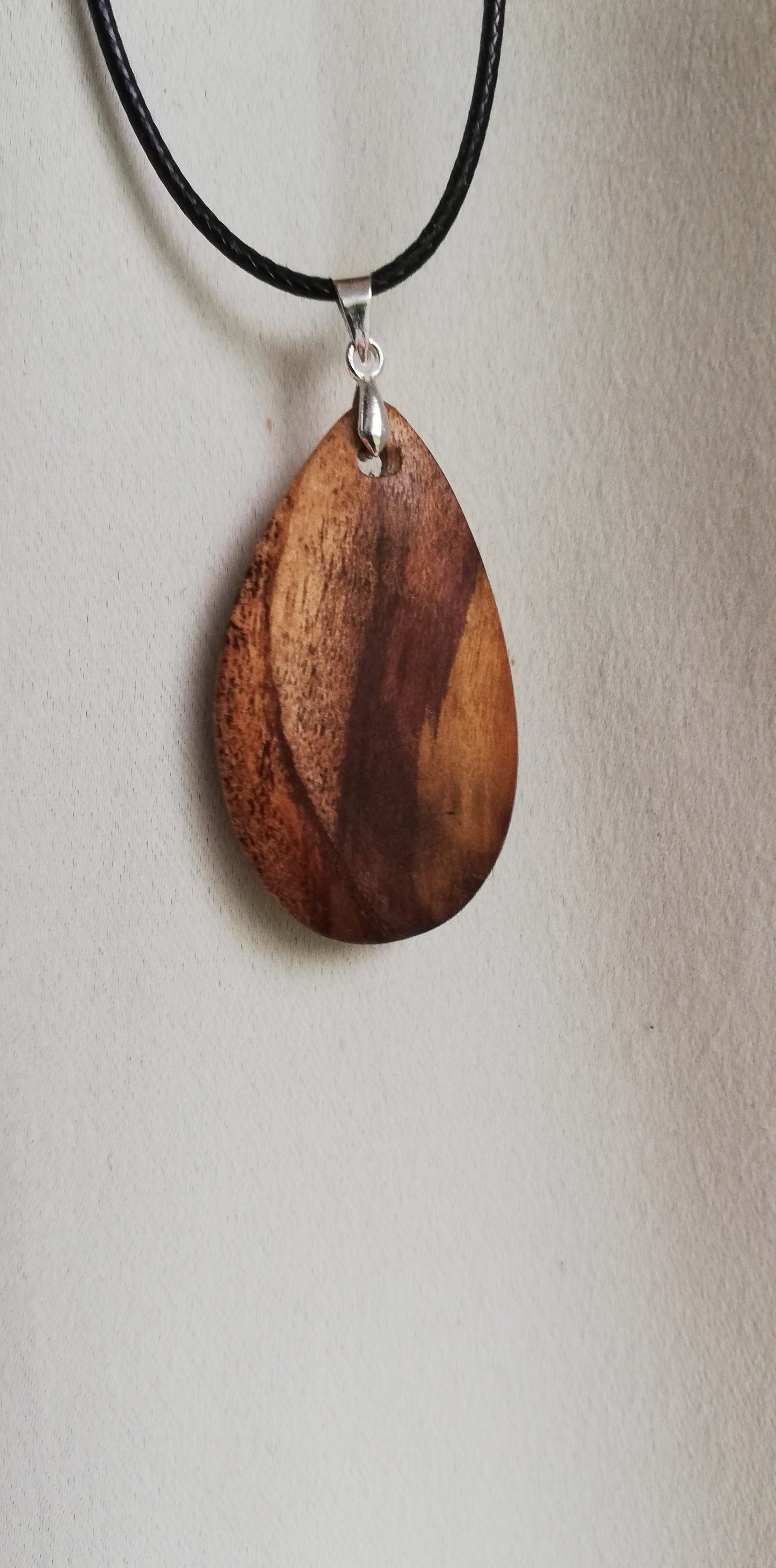 Pendentif artisanal en sumac