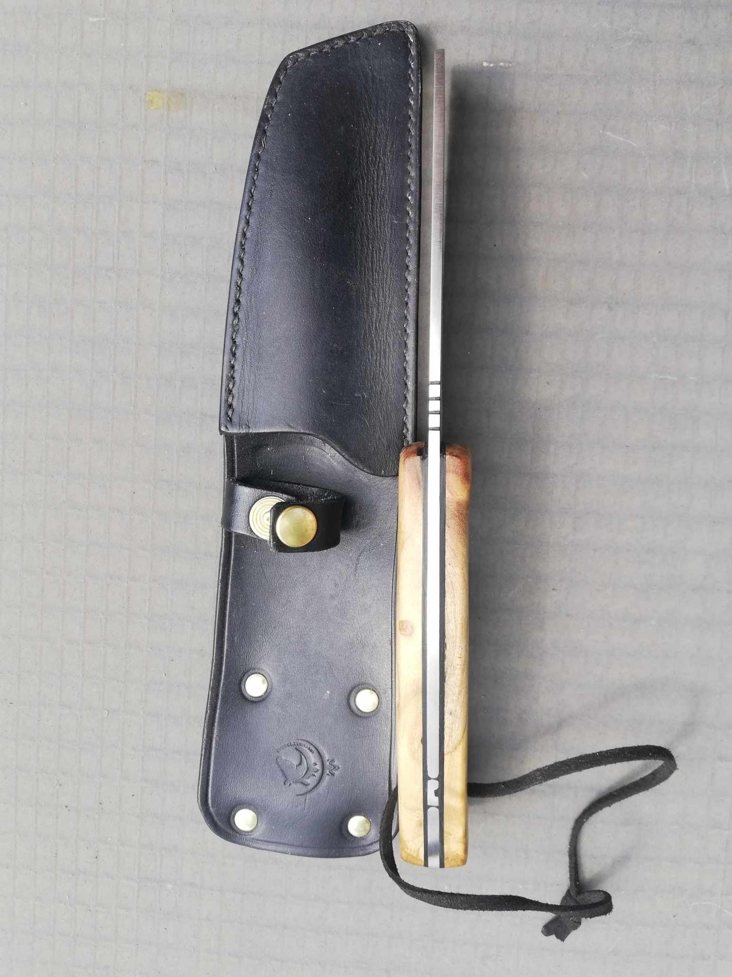 Couteau de camp