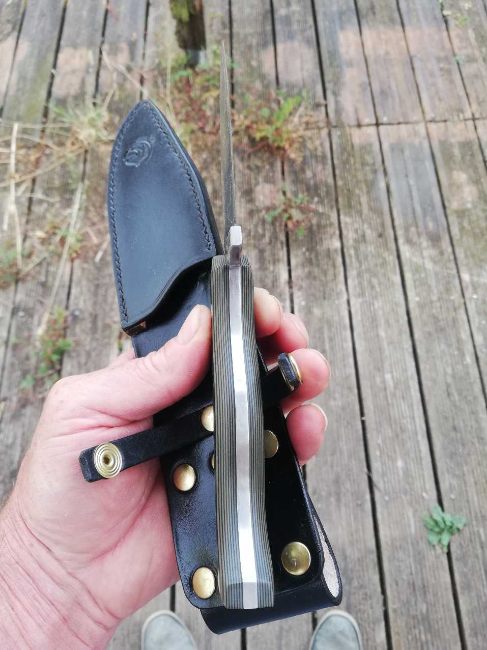 Couteau de camp