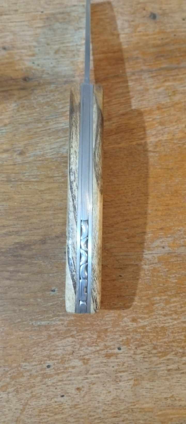 Couteau de poche artisanal avec guillochage