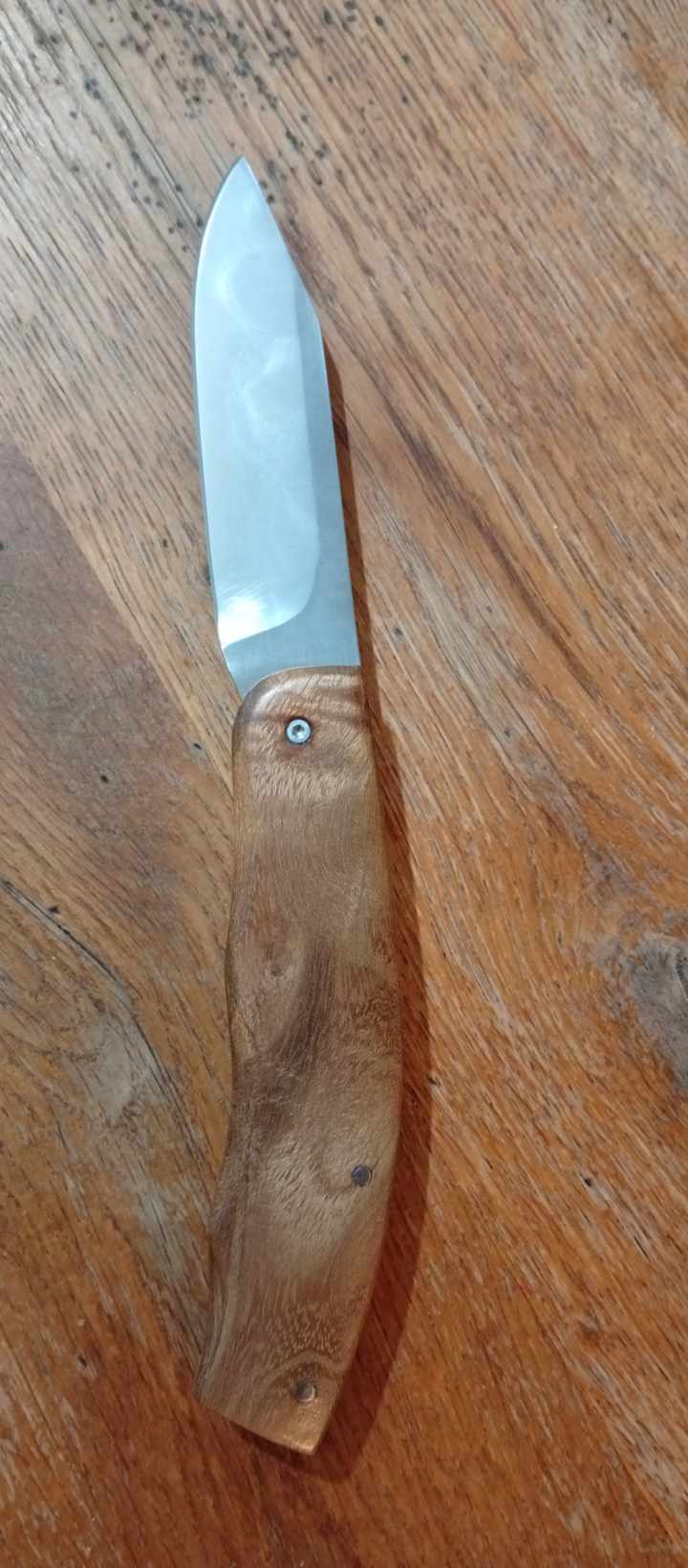 Couteau à cran plat