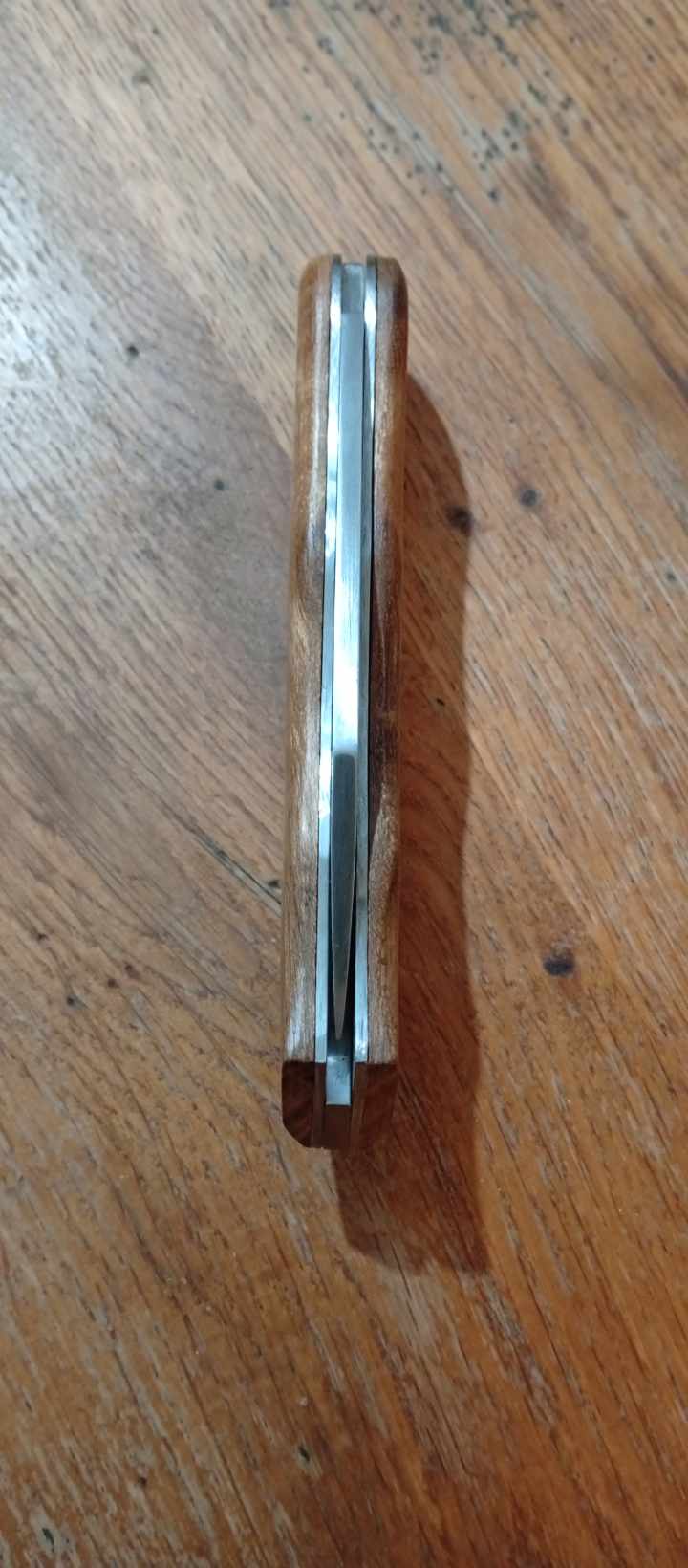 Couteau à cran plat